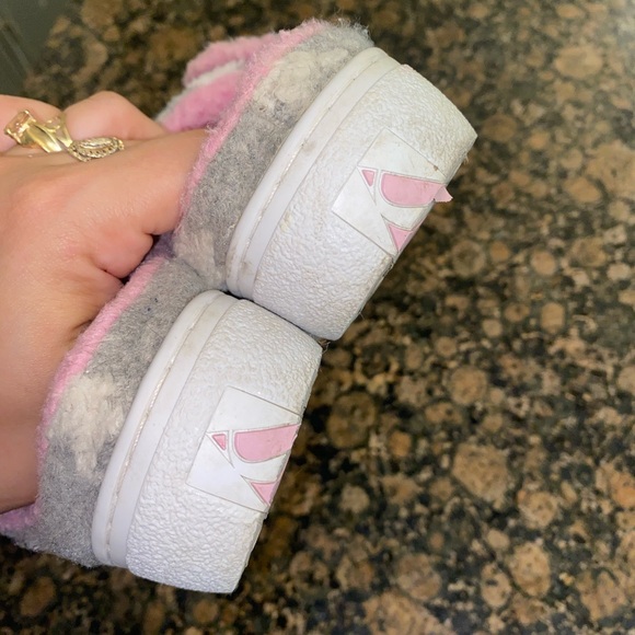 Kids Sketchers Slip Ons Size 4 Girls ! Sparkling ✨ and glittery ! 💗✨ - Picture 14 of 15